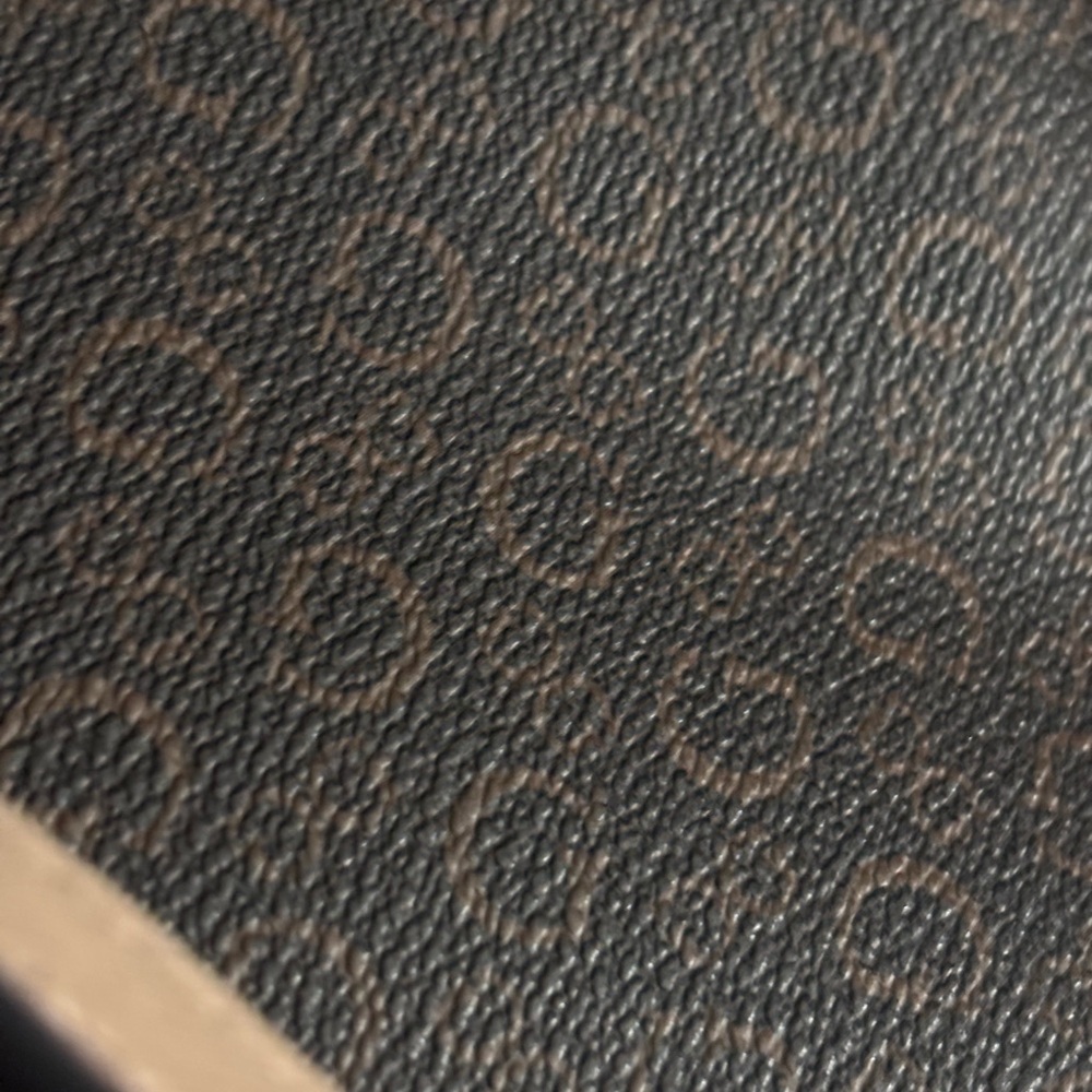 Stylish and Chic GUESS Beige and Black Logo Satchel - Picture 5 of 10